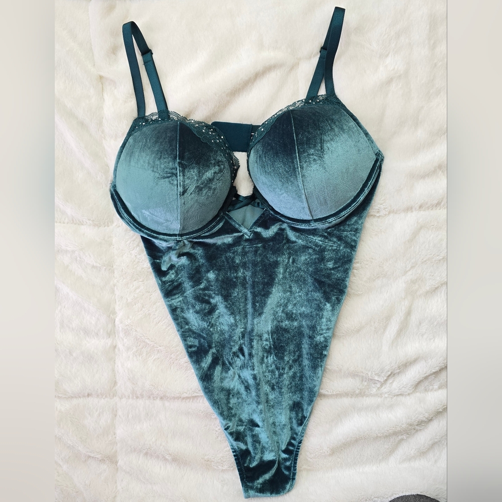 NWOT Victotia's Secret Bombshell Velvet Green Push-Up Teddy Size XL